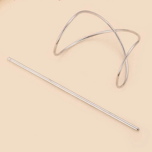 Minimalist Silver Metal Bun Holder Hair Accessory - Picture 4 of 5